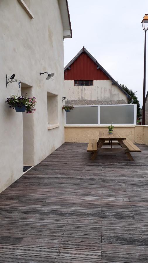 Gite " Le Vieux Noyer" Liesville-sur-Douve Exterior foto